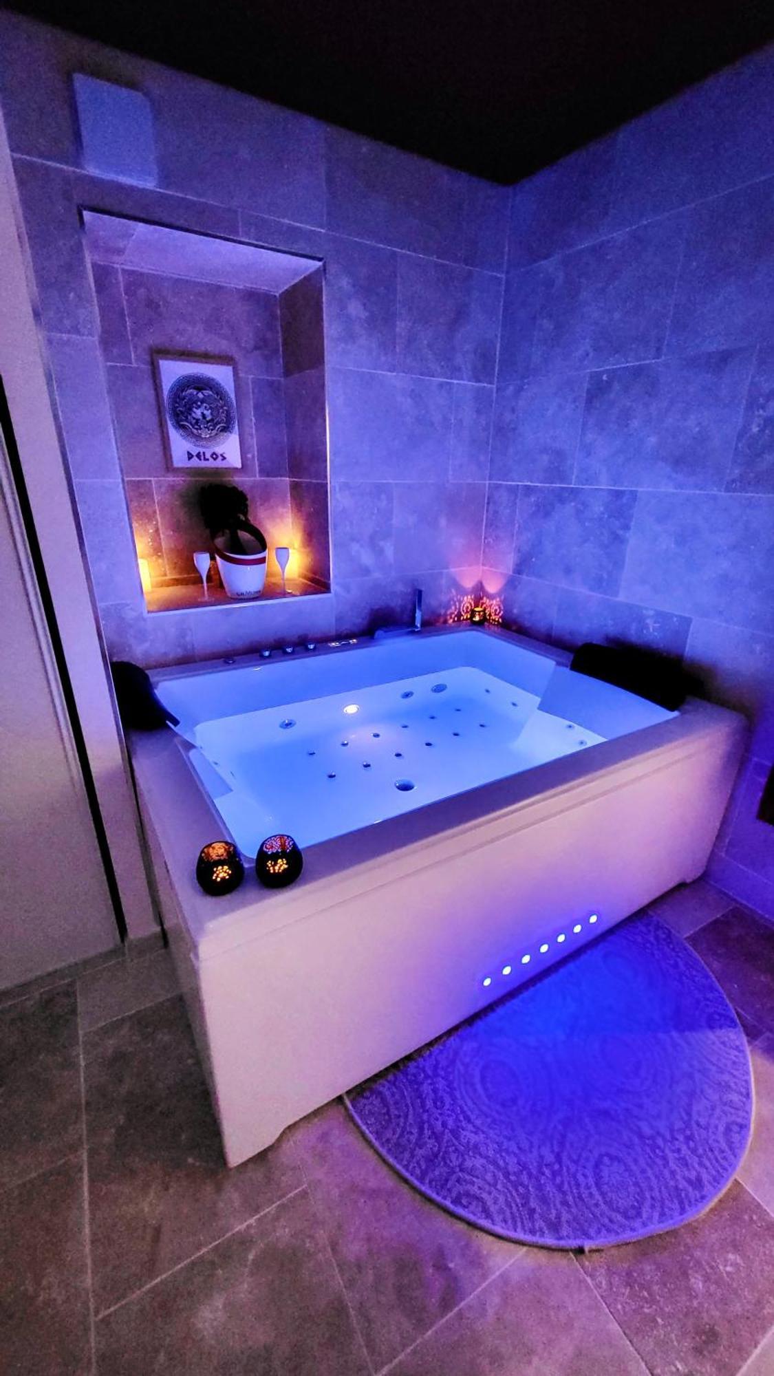 - La Suite Delos - Jacuzzi 2 Places - Centre Ville A Pied - Lit Queen Size - Parking Privee - Wifi - City Center Within Walking Distance - Κεμπέρ Εξωτερικό φωτογραφία