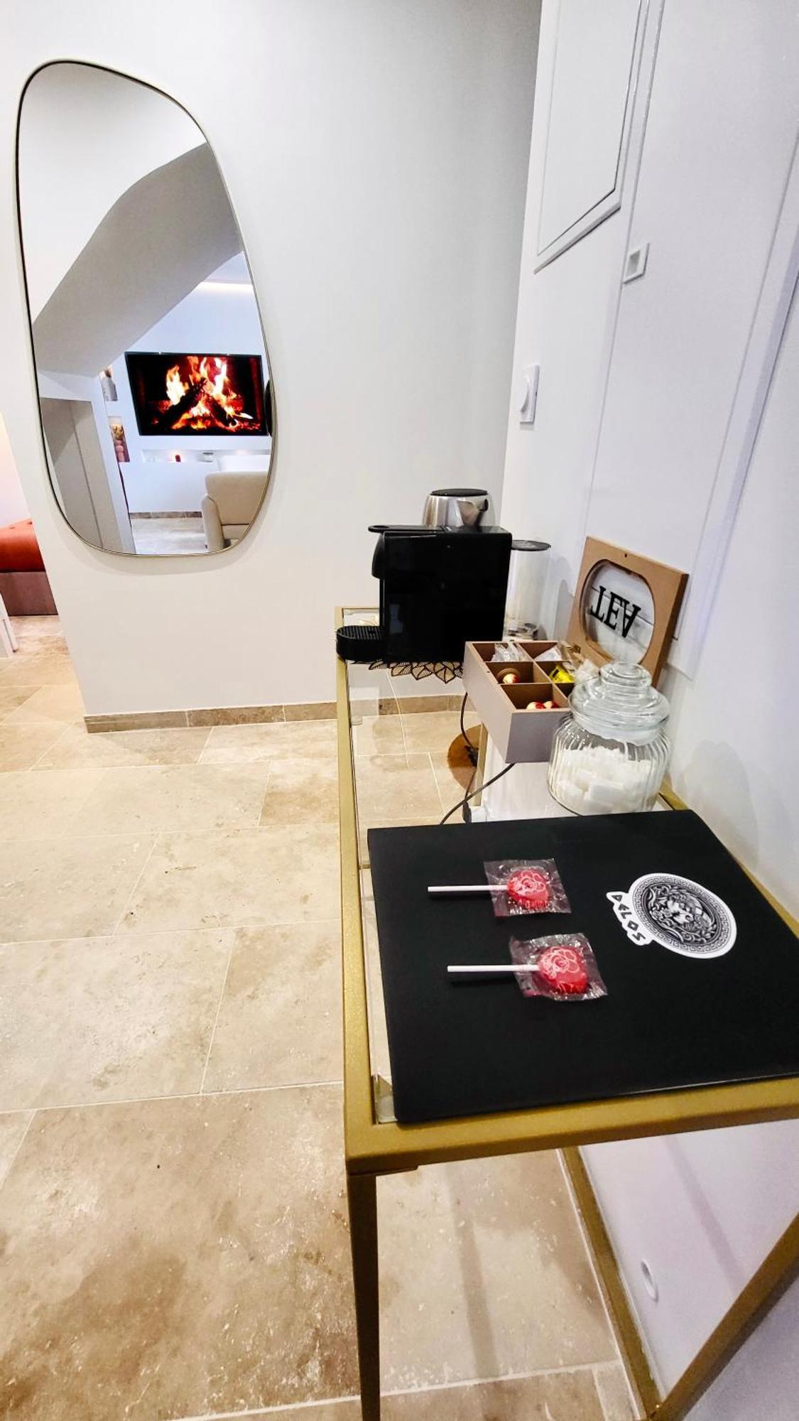 - La Suite Delos - Jacuzzi 2 Places - Centre Ville A Pied - Lit Queen Size - Parking Privee - Wifi - City Center Within Walking Distance - Κεμπέρ Εξωτερικό φωτογραφία