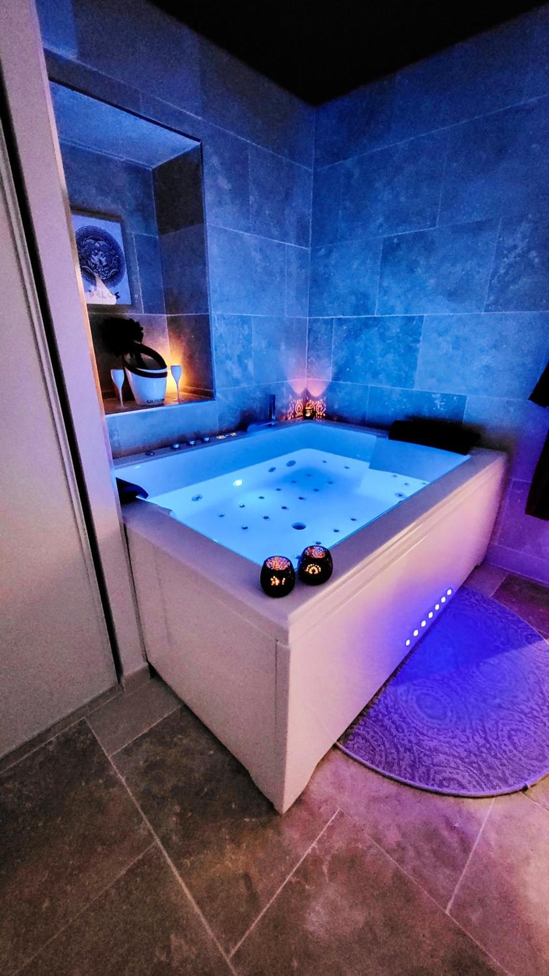 - La Suite Delos - Jacuzzi 2 Places - Centre Ville A Pied - Lit Queen Size - Parking Privee - Wifi - City Center Within Walking Distance - Κεμπέρ Εξωτερικό φωτογραφία
