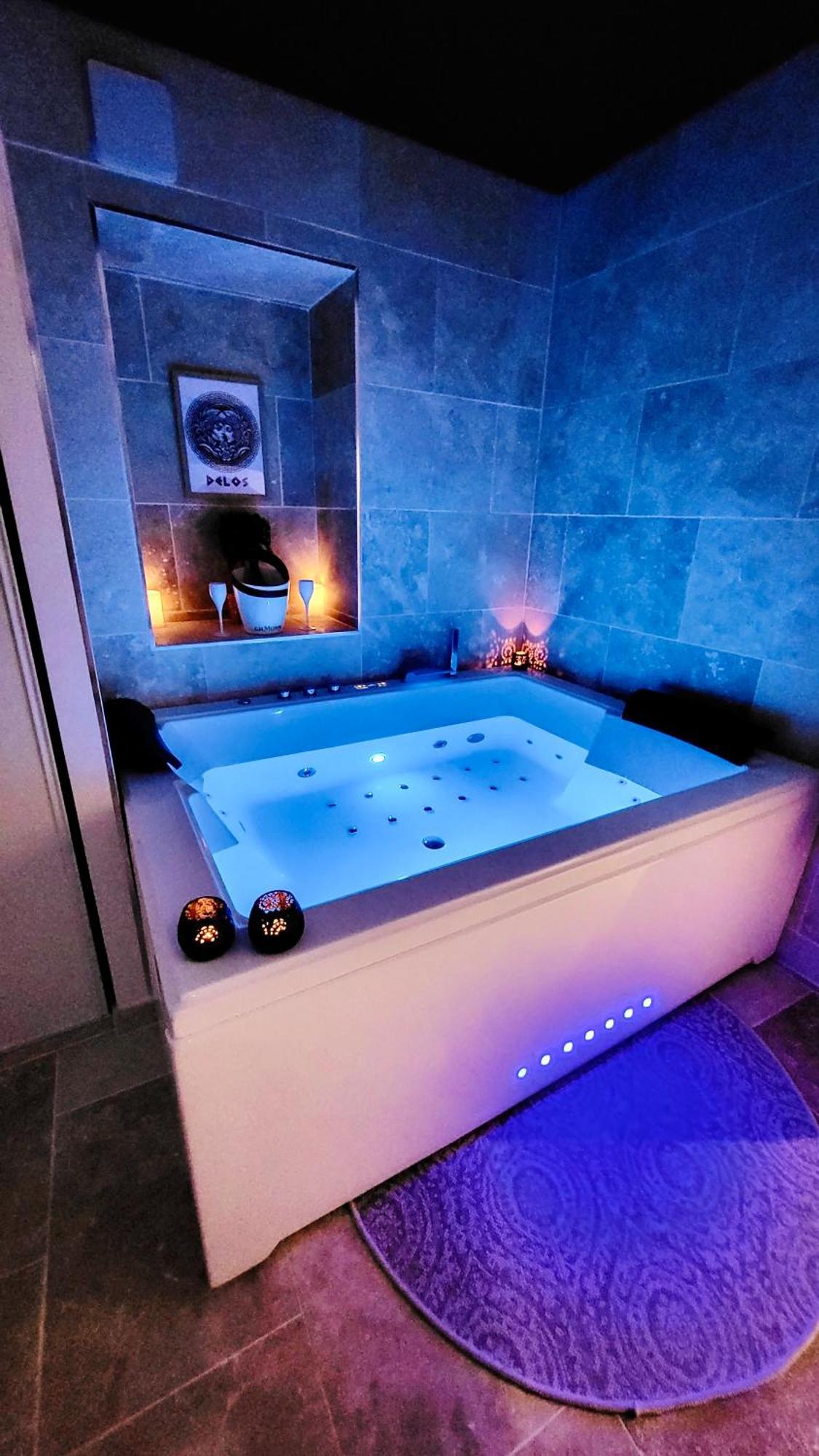 - La Suite Delos - Jacuzzi 2 Places - Centre Ville A Pied - Lit Queen Size - Parking Privee - Wifi - City Center Within Walking Distance - Κεμπέρ Εξωτερικό φωτογραφία